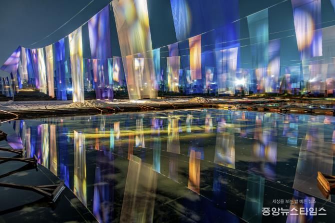 갯골축제 공연무대가 펼쳐지는 염전 모습