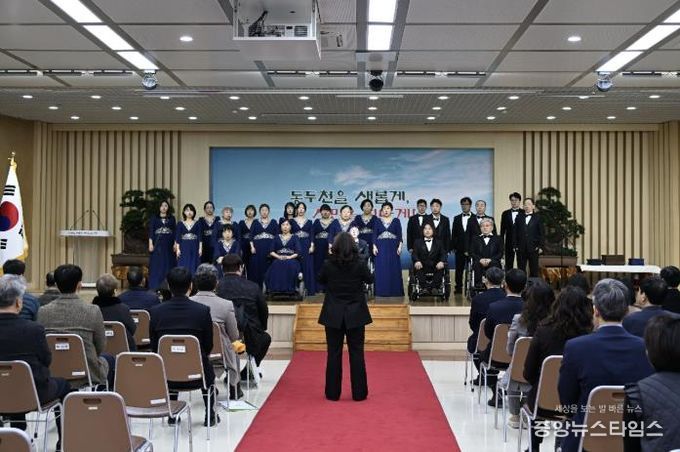 장애인합창단 '별들의 하모니' 동두천시청 월례조회서 울림 있는 식전공연 성료