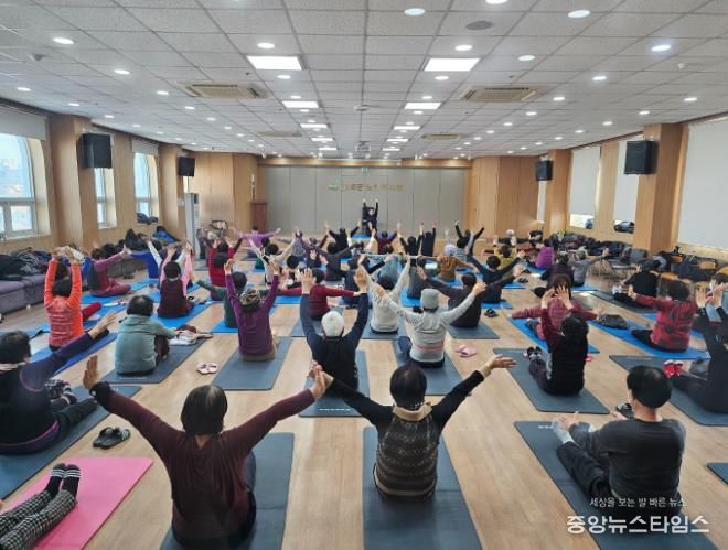 강화군노인복지관, 어르신들의 배움과 소통의 장…2026년 평생교육 프로그램 개강