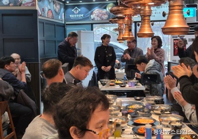 후원자 (왼쪽부터) 손기남 수석부회장, 최남경 점장, 김양원 신망애복지재단 대표, 조주현 신망애재활원장