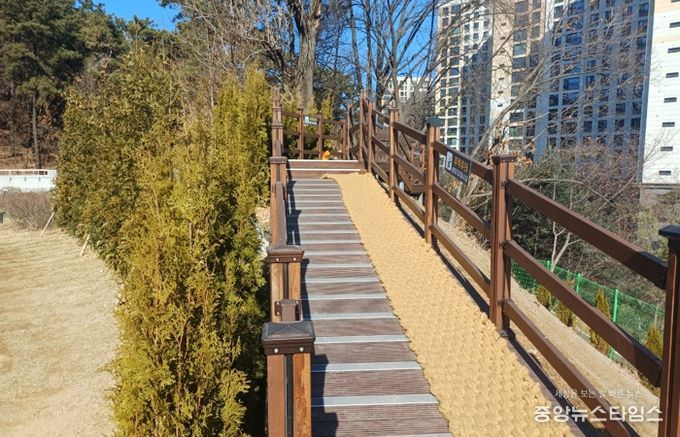 동천도서관 산책로 전경.(용인시 제공)