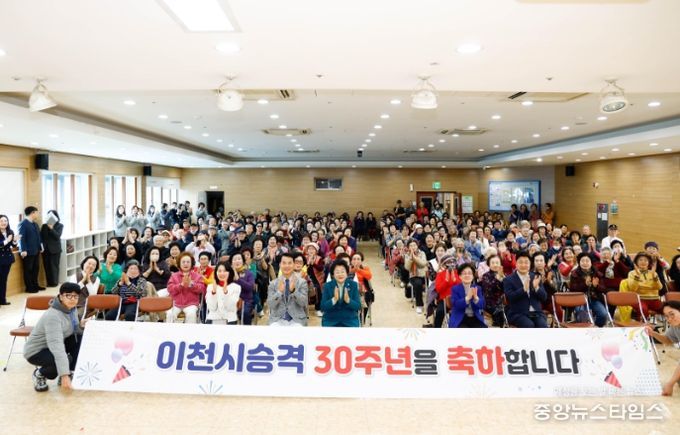 이천시 노인종합복지관, 이천시 승격 30주년 기념 ‘기억을 잇다, 미래를 쓰다’ 전시회 개최