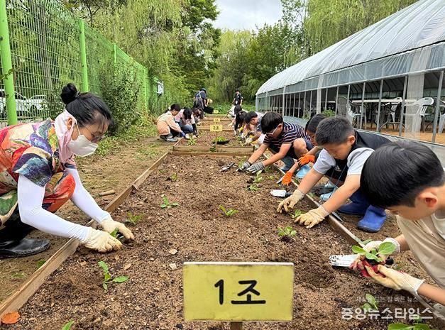 지난해 어린이농부학교 참여하는 어린이들의 모습
