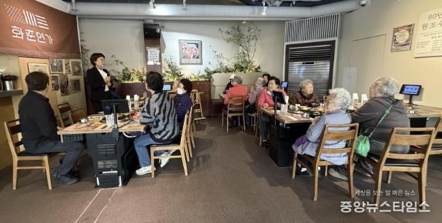 수원시 권선구 금곡동 정성 담은 한상, 화춘연가에서 어르신 점심식사 대접