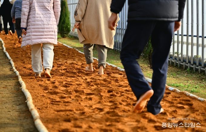 속초시 꽃묘장 맨발 황톳길, 겨울철 운영 성료
