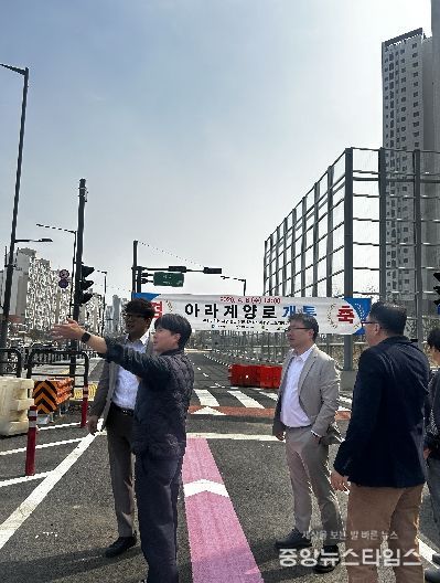 송승환 인천 서구의회 의장, 아라계양로 개통 앞두고 LH·주민대표와 합동 점검 실시8일 개통 앞둔 검단~드림로 간 광역도로 현장 점검