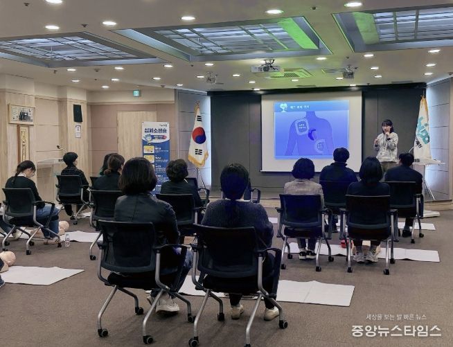 부천시는 지난 7일, 전통시장 자동심장충격기 관리책임자 교육을 실시했다.