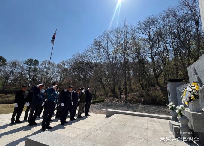 남양주시 다산2동 방위협의회, 2026년 첫 정기회의 개최…현충탑 참배